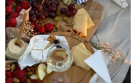 WEIN UND KÄSE PAARUNGEN